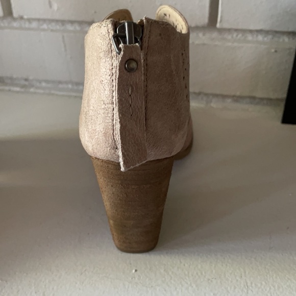 Not rated brand chunky heels. - Picture 4 of 6